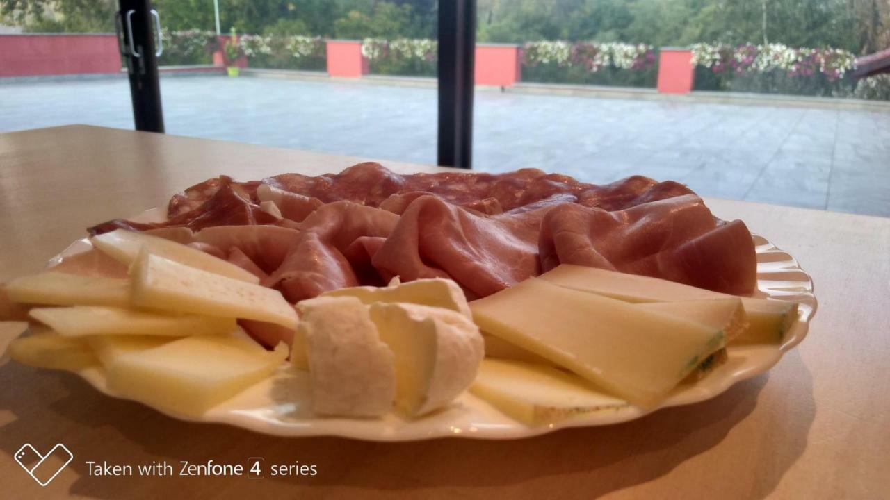 Agriturismo La Bioca Castiglione Falletto Luaran gambar